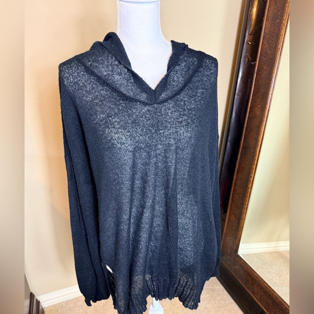 POL
Women's Black Hooded Sweater women’s size medium